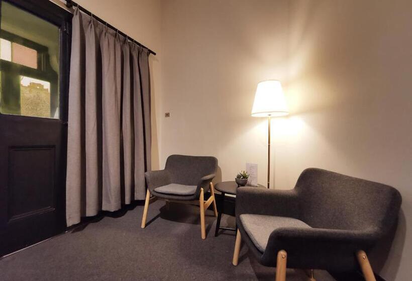 חדר סטנדרט עם מרפסת, Sydney Crecy