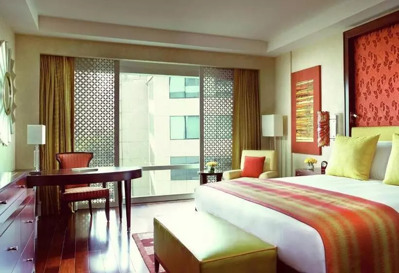 キングサイズベッド、シティビューデラックスルーム, The Ritz   Carlton, Bangalore