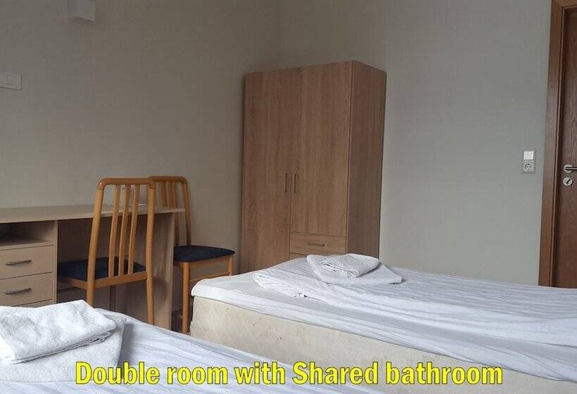 اتاق استاندارد با سرویس بهداشتی مشترک, Travel Inn