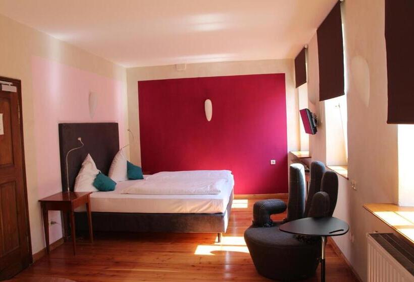 수피리어 룸, Turmdieb