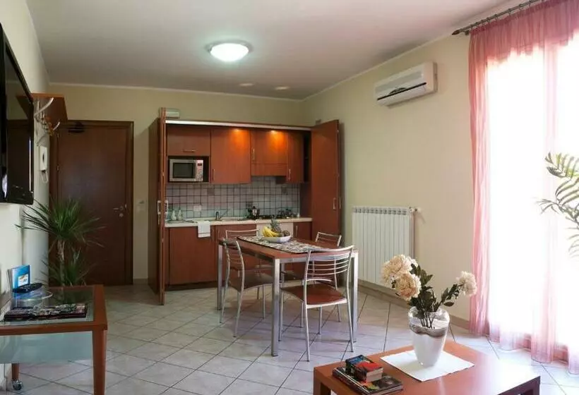 اتاق استاندارد چهار تخته, Motta Residence