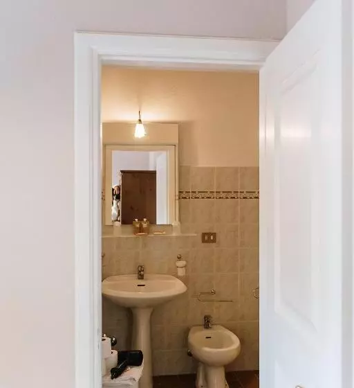 1 Bedroom Apartment with Terrace, Villa Nottola