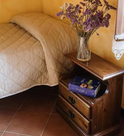 Standard Triple Room, Villa Nottola