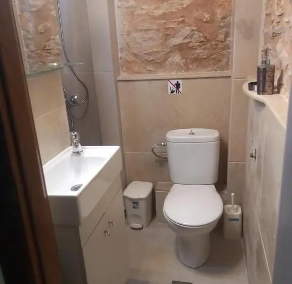 اتاق استاندارد سه نفره, Tsopela Boutique