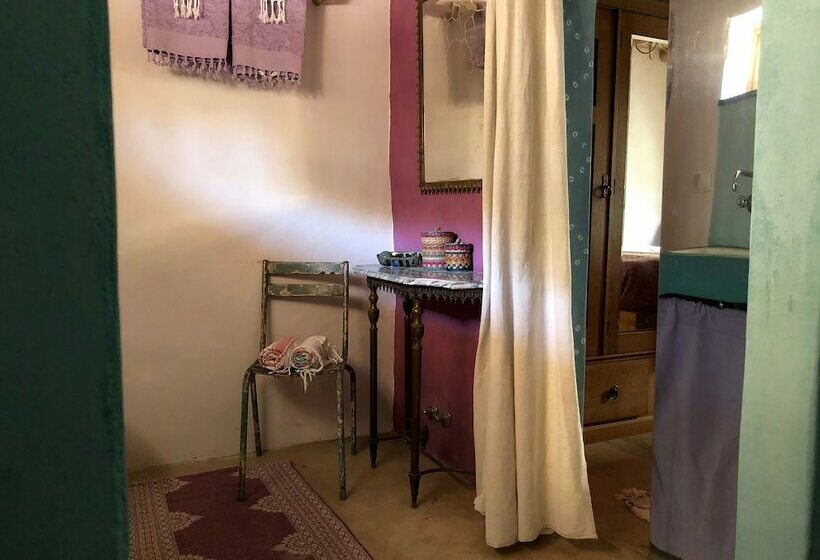 غرفة قياسية سرير مزدوج, Far Out Oasis