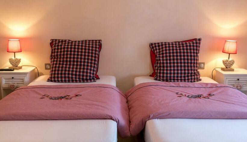 غرفة سوبيريور ثلاثية, Les Chambres Chez Christine