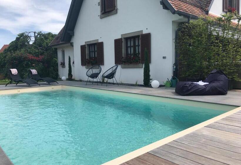 חדר סופריור לשלושה, Les Chambres Chez Christine