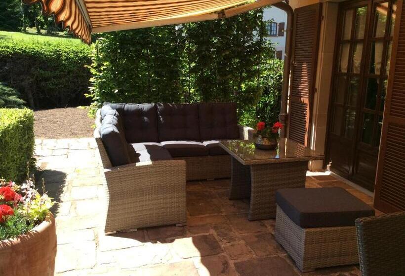 חדר סופריור לשלושה, Les Chambres Chez Christine