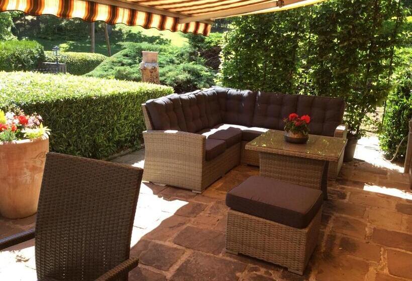 חדר סופריור לשלושה, Les Chambres Chez Christine