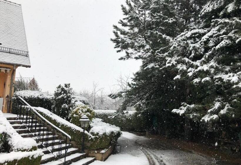 חדר סופריור לשלושה, Les Chambres Chez Christine