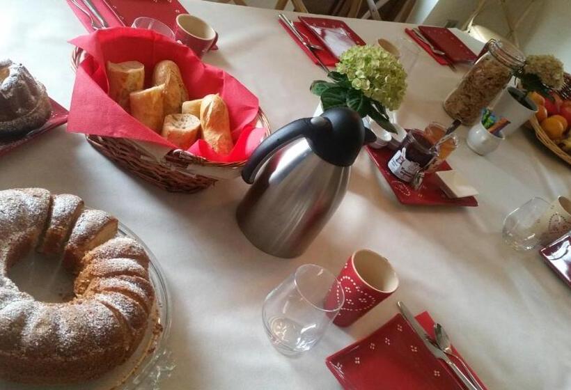 חדר סופריור לשלושה, Les Chambres Chez Christine