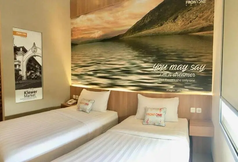Quarto Superior, Front One Hotel Airport Solo