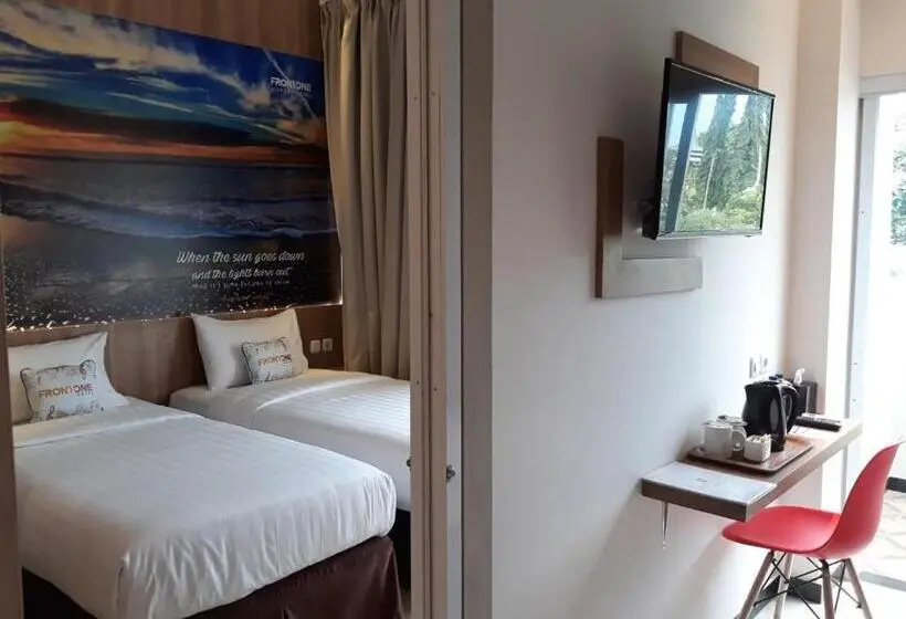Quarto Deluxe, Front One Hotel Airport Solo