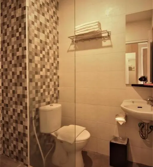 Quarto Deluxe, Front One Hotel Airport Solo
