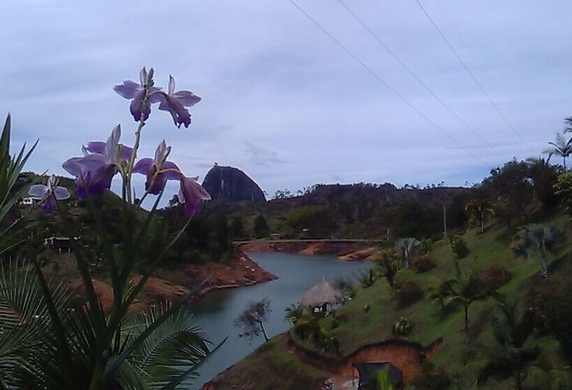 חדר משפחתי, Santa Maria De Las Aguas Peñol