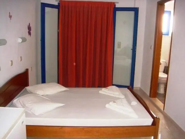 اتاق استاندارد سه نفره, Paralia Guest House
