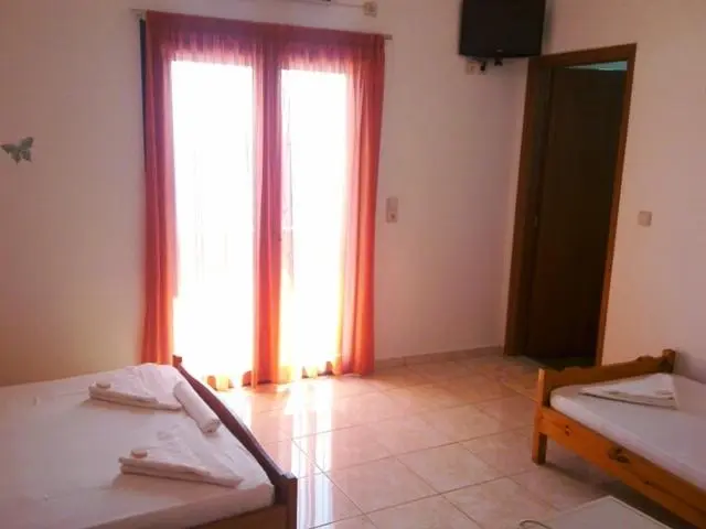 اتاق استاندارد سه نفره, Paralia Guest House