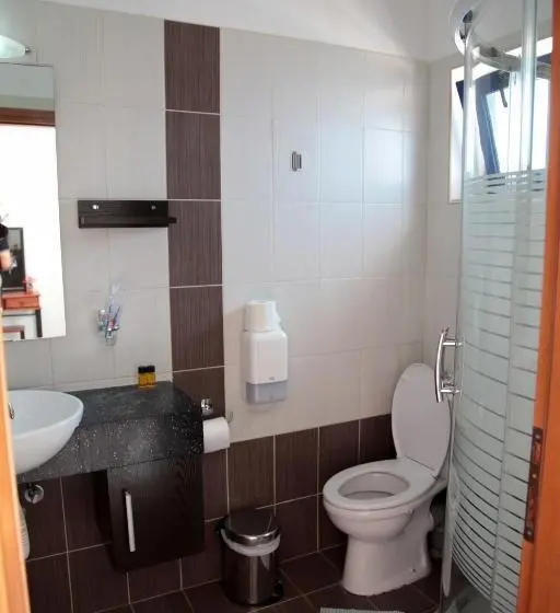 اتاق استاندارد سه نفره, Paralia Guest House