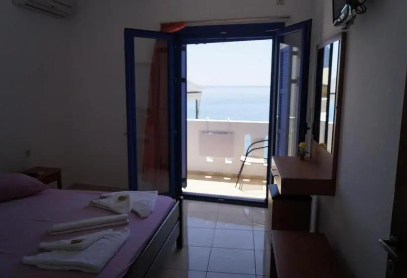 اتاق استاندارد چهار تخته, Paralia Guest House