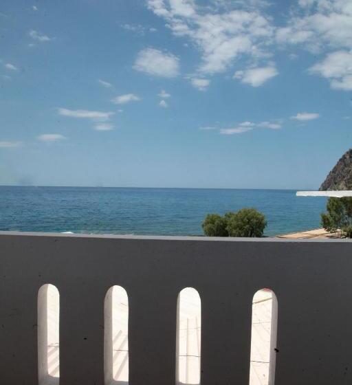 4인용 스탠다드 룸, Paralia Guest House