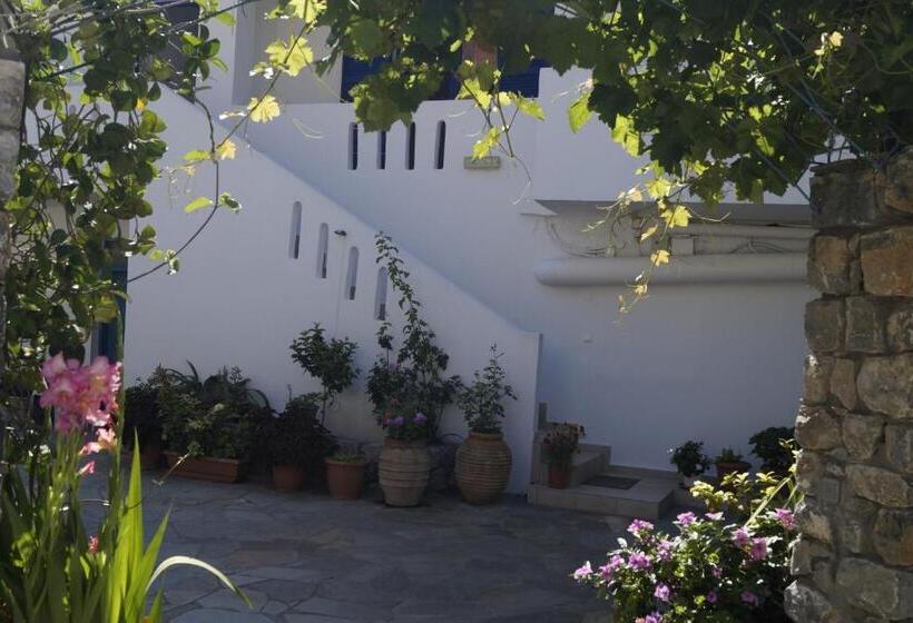 패밀리 룸, Paralia Guest House