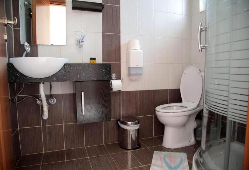패밀리 룸, Paralia Guest House