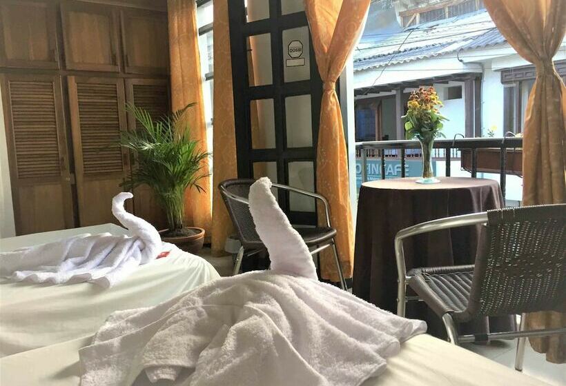 베이직 4인 룸, Bananas Hostel