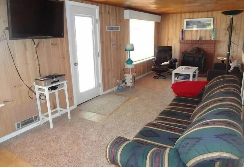 1ベッドルームハウス, Beachfront Mutiny Bay Cabin