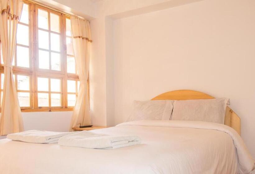 اتاق خانوادگی با چشم‌انداز باغ, Casa Don Jose B & B