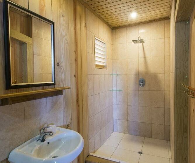 استوديو أساسي, Castara Retreats