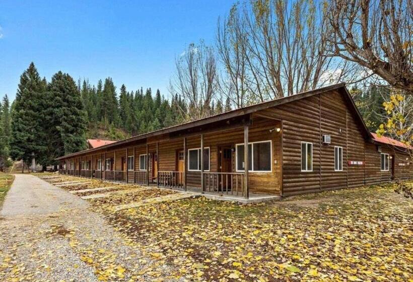 Люкс, Southfork Lodge Riverside Inn