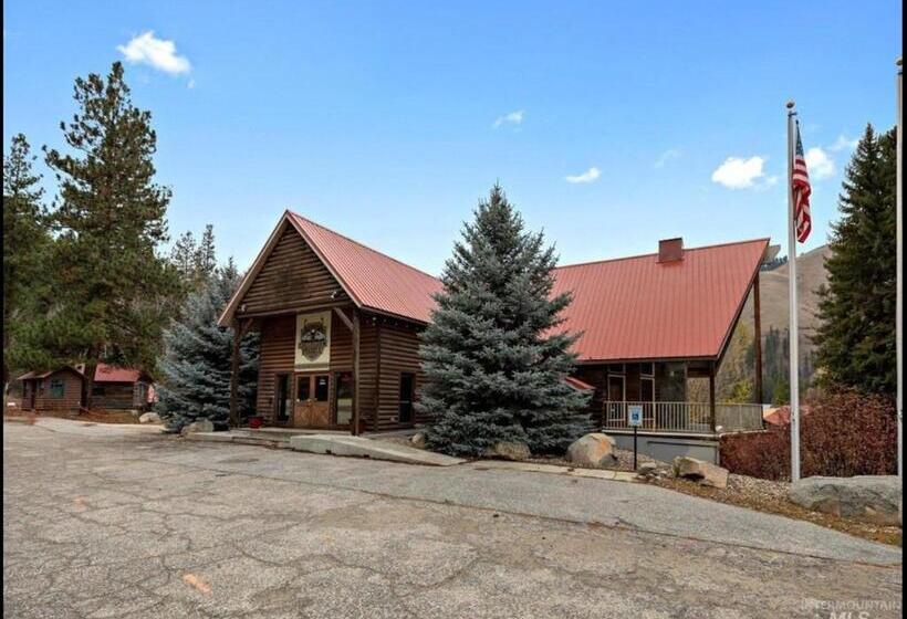 Четырехместный Номер Стандарт, Southfork Lodge Riverside Inn