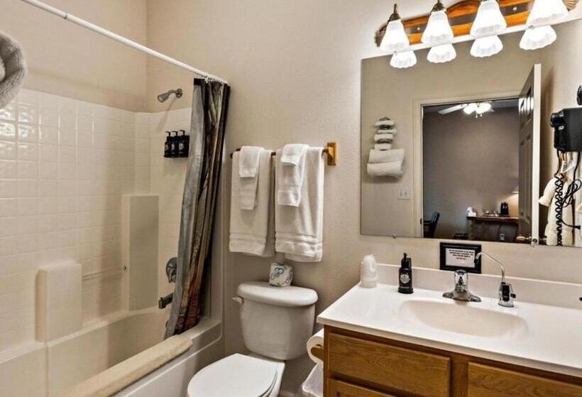 Четырехместный Номер Стандарт, Southfork Lodge Riverside Inn