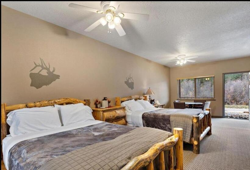 スタンダード４人部屋, Southfork Lodge   Riverside Inn