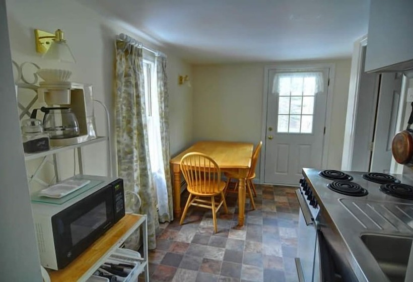 جناح ديلوكس, Riverwood Inn