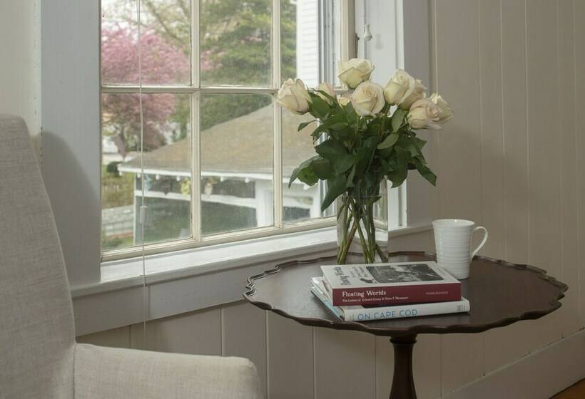 غرفة قياسية, Village Inn