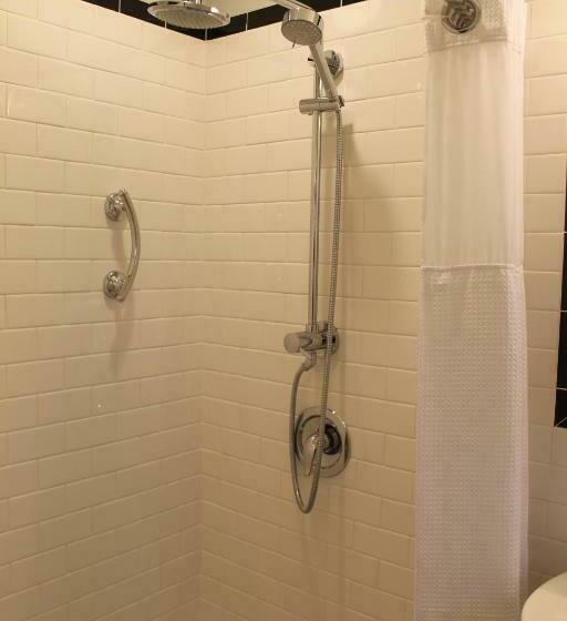 غرفة قياسية, Village Inn