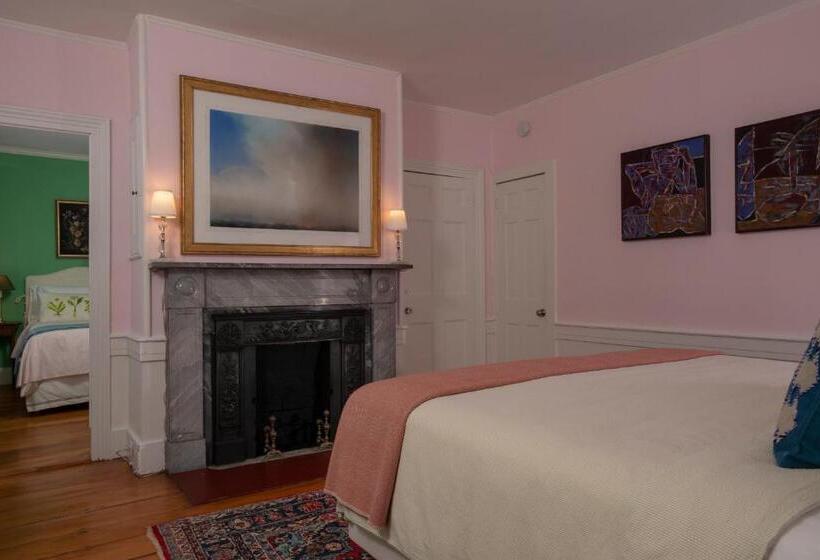 غرفة قياسية سرير كينج, Village Inn