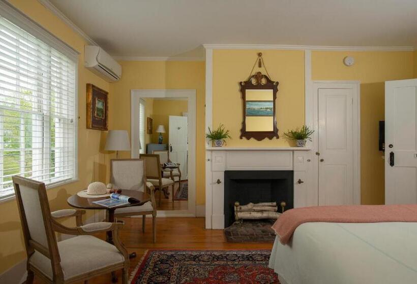 غرفة قياسية سرير كينج, Village Inn