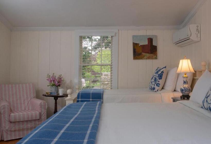 غرفة قياسية, Village Inn