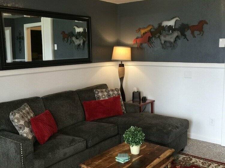 带2个卧室的优质公寓, White House Inn On The Waterfront