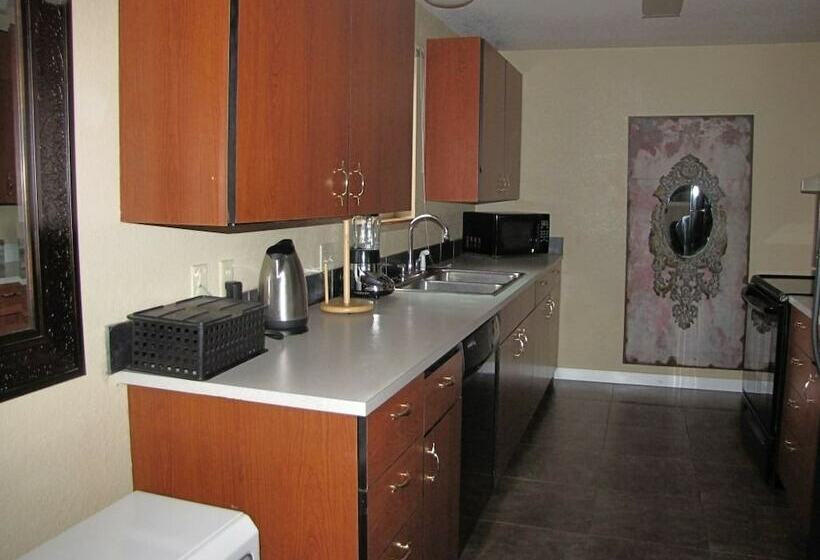 带2个卧室的优质公寓, White House Inn On The Waterfront