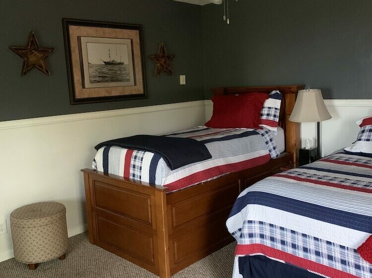 高级工作室, White House Inn On The Waterfront