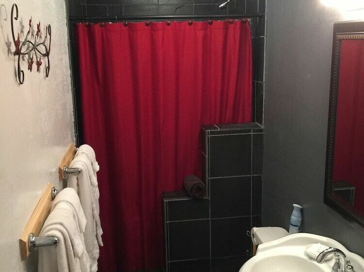 高级工作室, White House Inn On The Waterfront