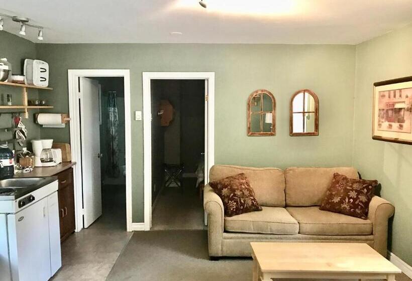 كابينة, Hush Lodge And Cottages