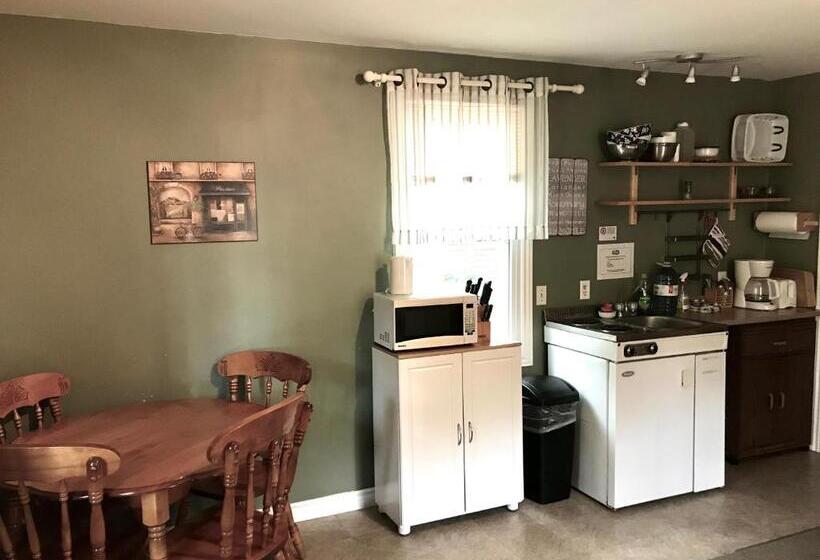 كابينة, Hush Lodge And Cottages