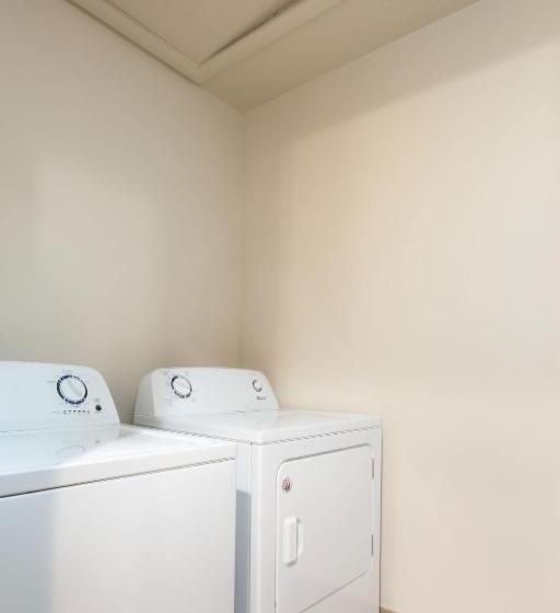Апартаменты 3 Спальни, Duchesne Suites