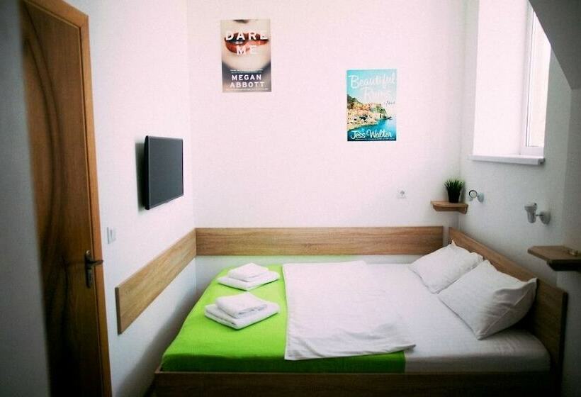 اتاق راحتی, Book Room