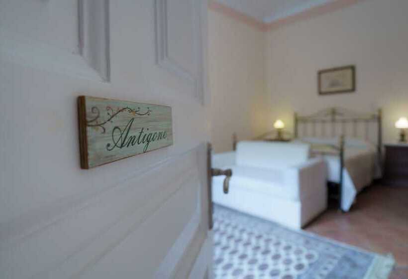 주니어 스위트, Phaedra