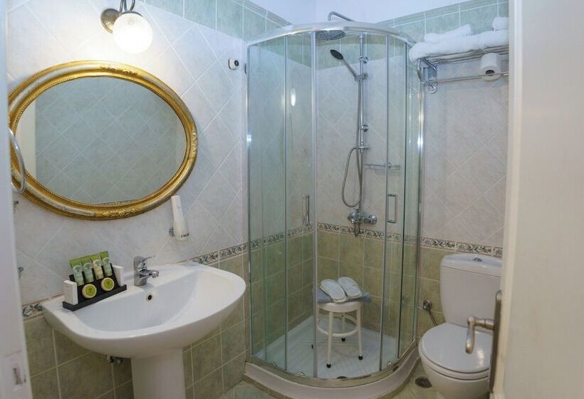 Family Suite, Phaedra